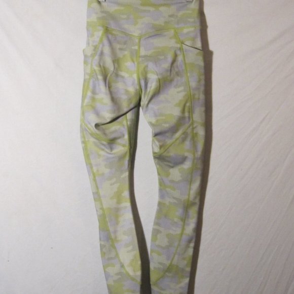 NWT Fabletics High Waisted Motion 365 7/8 Camo Leggings XS/4 - Picture 4 of 7